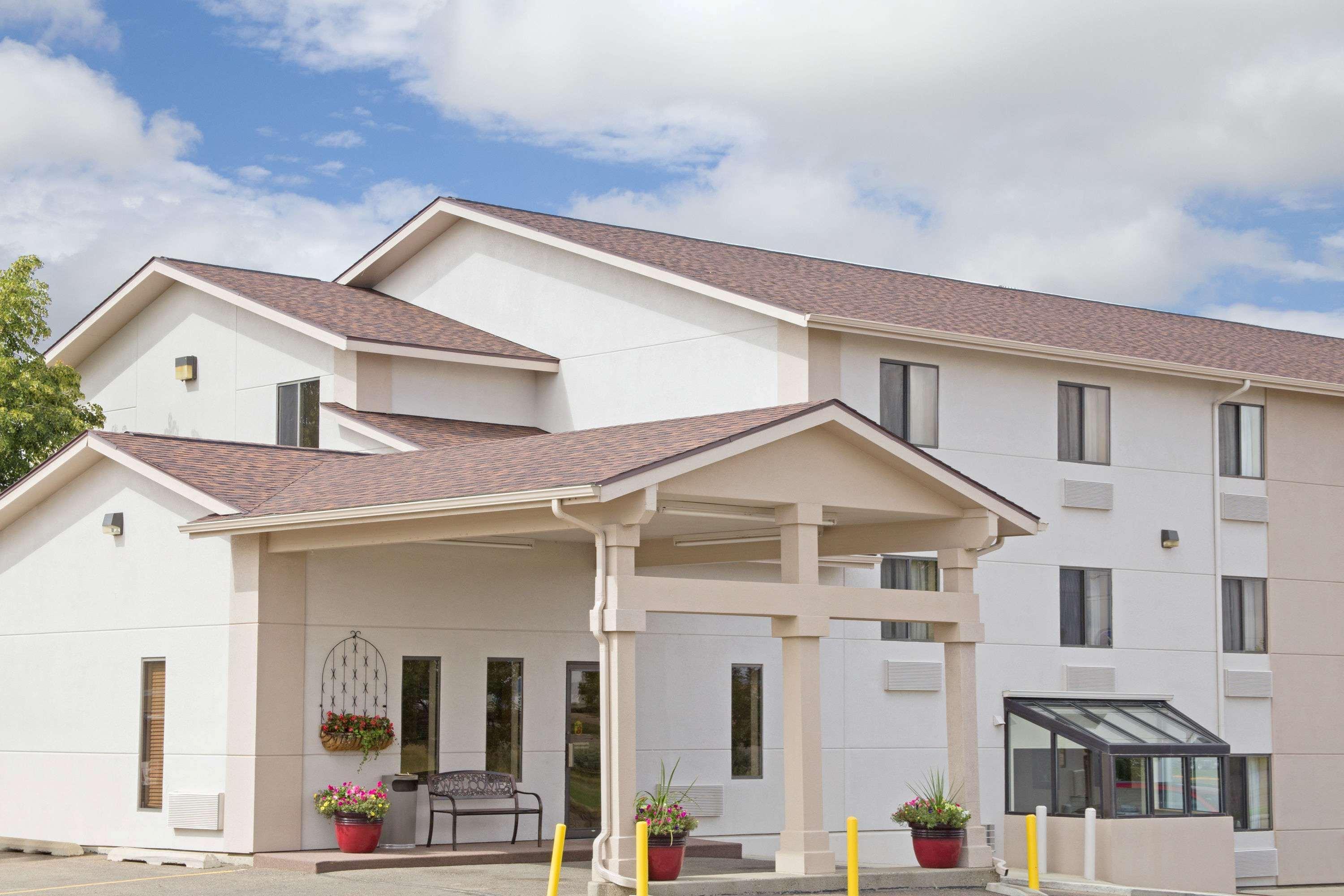 Super 8 By Wyndham Havre Hotel Екстериор снимка